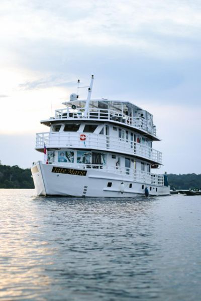 Viva uma experiência inesquecível a bordo do Iate Marie! Conforto, segurança, gastronomia e paisagens incríveis da Amazônia em passeios privativos para quem busca momentos únicos no rio. Ideal para turismo, eventos, lazer e experiências especiais.