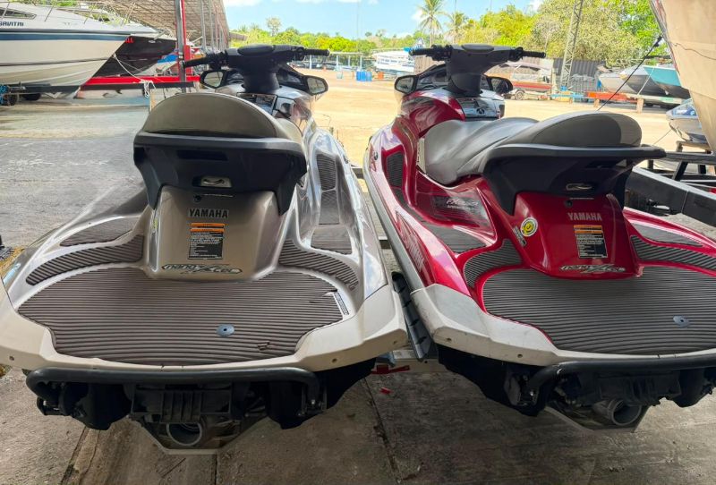 DUPLA DE JET SKIS YAMAHA SVHO 1.8 SUPERCHARGER