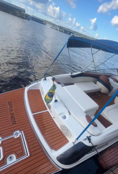 BAYLINER 21 PÉS | MERCRUISER 5.7 V8 350 MAG | 9 PESSOAS